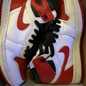 Nike Air Jordan 1 Retro High OG in Red and White
